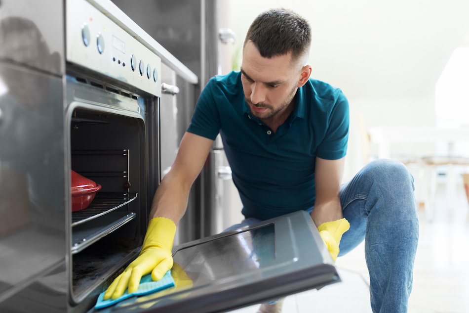 Tips to avoid oven cleaning mistakes