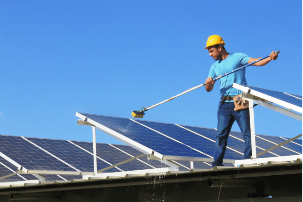 5 Essential Tips for Cleaning Solar Panels Properly