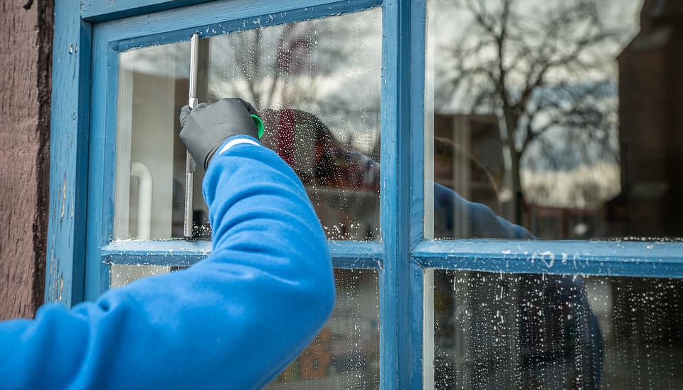 How to Maintain Clean Windows during Wet Weather
