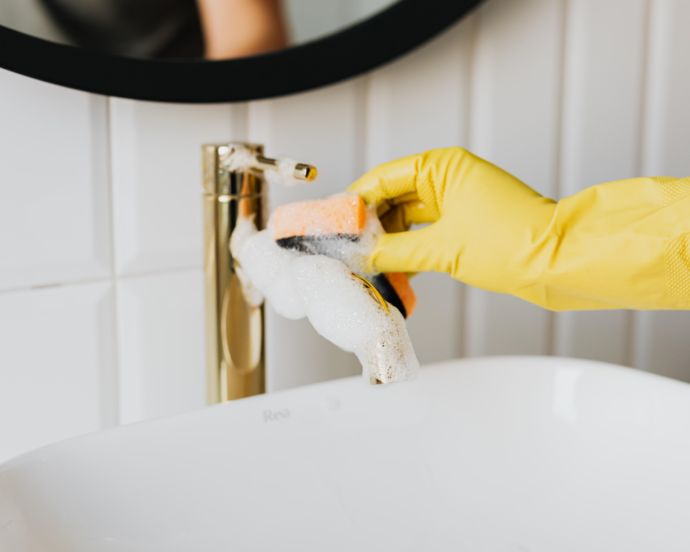 Methods to Remove Soap Scum from Bathroom